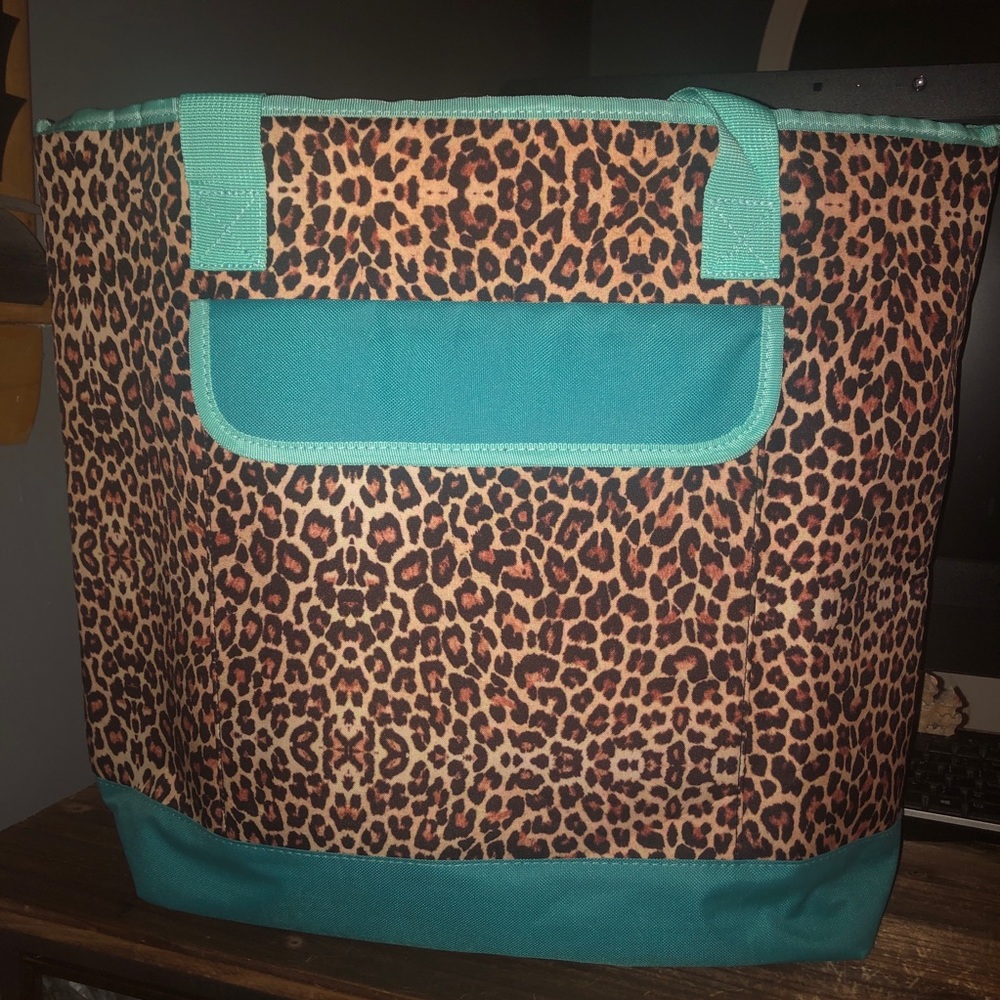✨NEW✨ Large Leopard Soft Side Cooler Tote